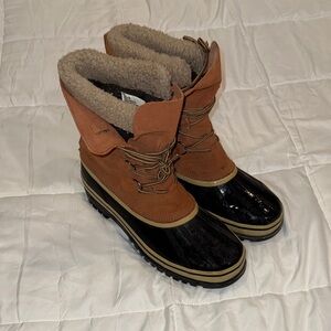 Khombu Brown and Black Duck Boots
